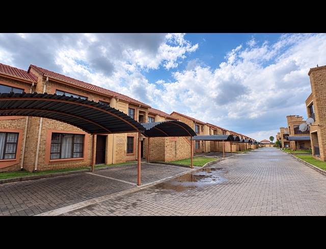 2 BEDROOM APARTMENT FOR SALE IN VAALPARK